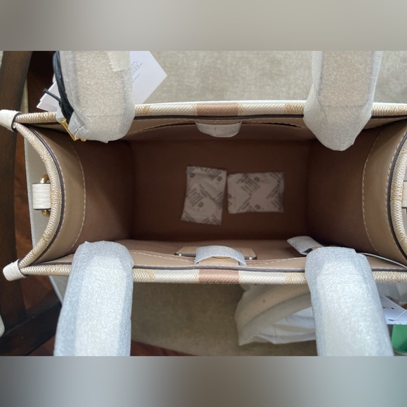 NWT!COACH DEMPSEY TOTE 22 IN SIGNATURE JACQUARD WITH STRIPE AND PATCH(CQ878) - Picture 6 of 14